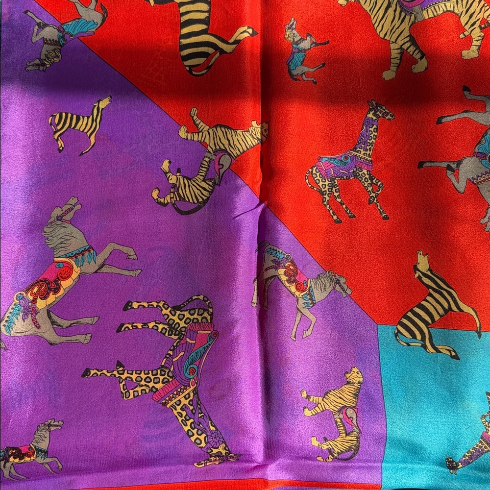 VTG Elaine Gold Eye catching square silk scarf. A carousel horse print. 1980’s - Picture 9 of 16